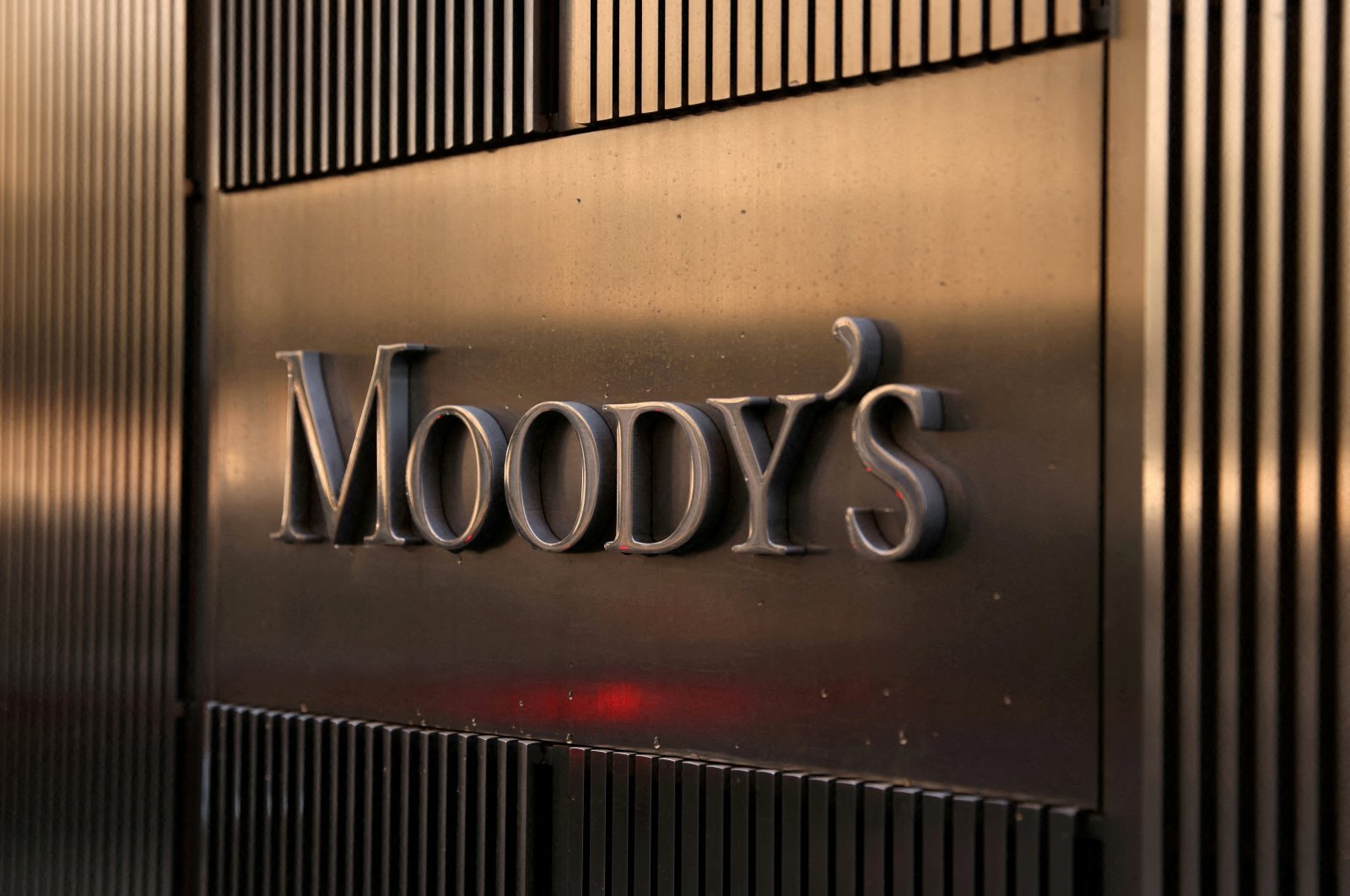 Signage is seen outside the Moody&#039;s Corporation headquarters in Manhattan, New York, U.S., Nov. 12, 2021. (Reuters File Photo)