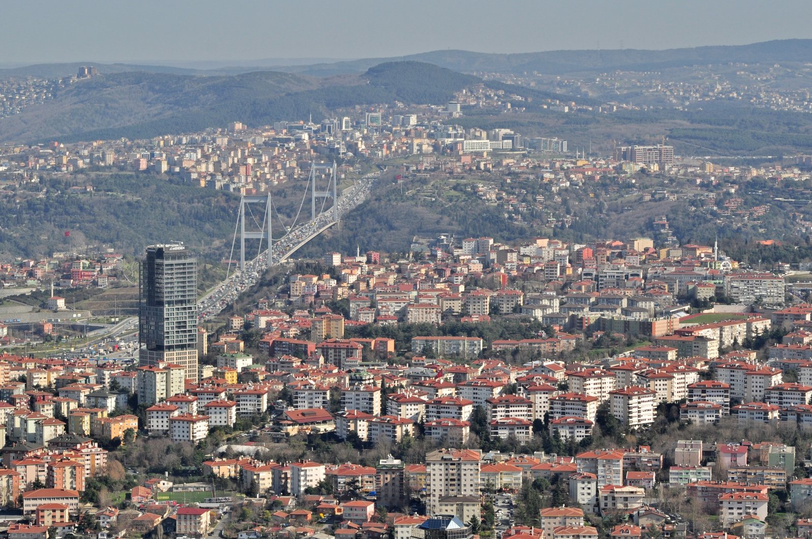 An aerial view of the Bosporus bridge connecting two continents, Istanbul, Türkiye, Feb. 15, 2016. (Shutterstock Photo)