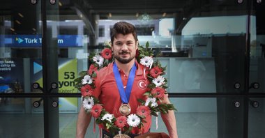 Turkish wrestler Ali Cengiz arrives at Esenboğa Airport after beating David Losonczi in the World Wrestling Championships final, Ankara, Türkiye, Sept. 25, 2023. (AA Photo)