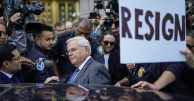 Democratic Senator from New Jersey Bob Menendez (C) exits the U.S. federal court after a hearing following his indictment this week on bribery charges in New York, Sept. 27, 2023. (EPA Photo)