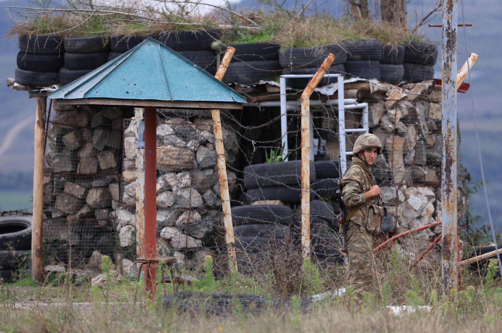 An Azerbaijani soldier stands guard at a checkpoint in Shusha, Karabakh, Azerbaijan, Sept. 23, 2023. (AFP Photo)