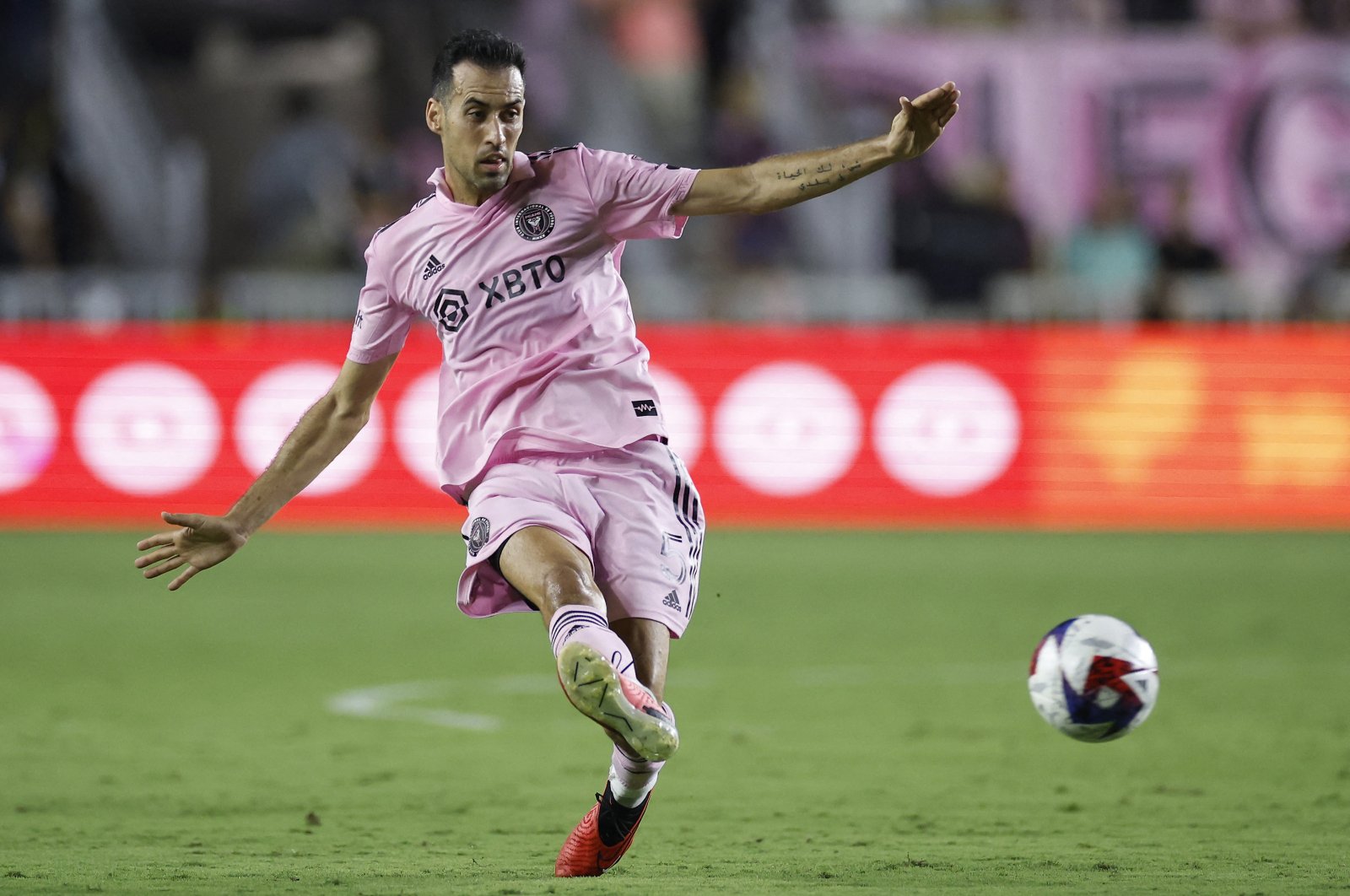 Inter Miami&#039;s Sergio Busquets passes the ball in the first half during a match between Nashville SC and Inter Miami CF at DRV PNK Stadium, Miami, US., Aug. 30, 2023. (AFP Photo)