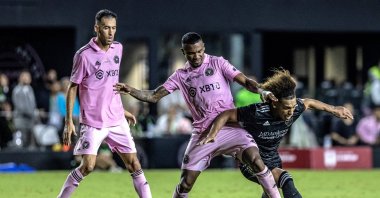 Inter Miami midfielder Dixon Arroyo (C) and Inter Miami Sergio Busquets (L) in action against Houston Dynamo FC Midfielder Adalberto Carrasquilla (R) during the the Lamar Hunt U.S. Open Cup Final Match between Inter Miami vs Houston Dynamo at DRV PNK stadium in Fort Lauderdale, Florida, US., Sept. 28, 2023. (EPA Photo)