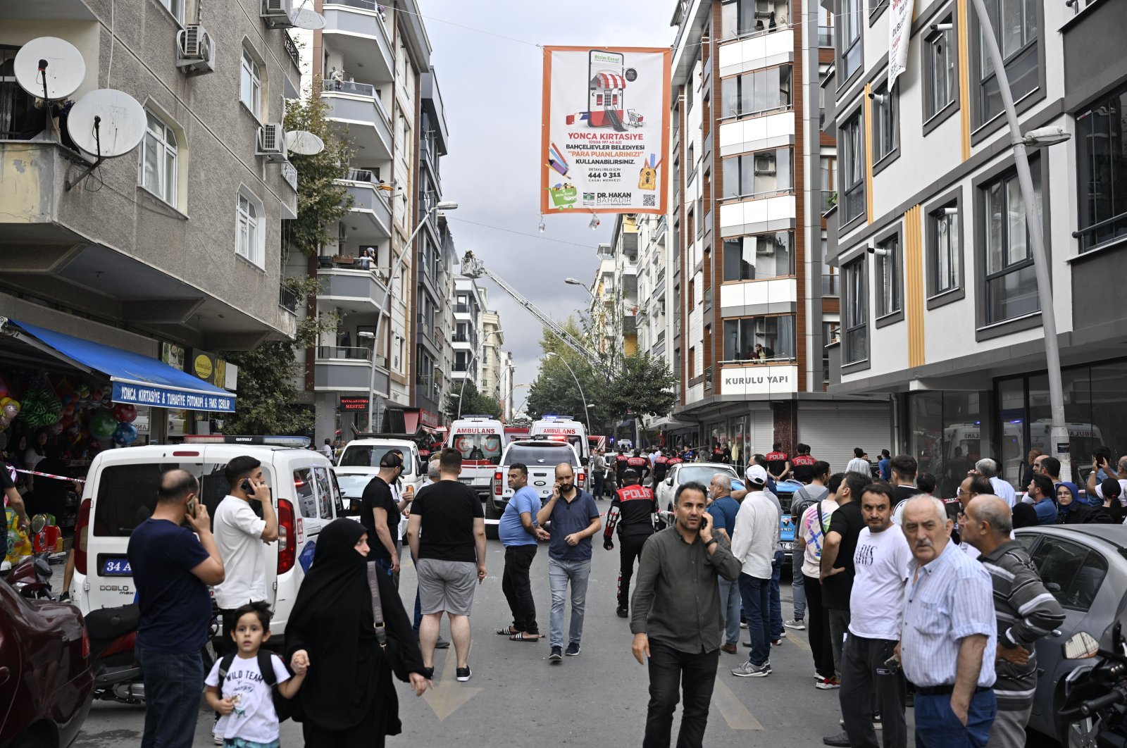 People are seen on streets after an explosion occurred in a flat on the fifth floor of a building in Şirinevler, Istanbul, Türkiye, Sept. 28, 2023. (AA Photo)