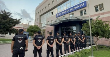 Provincial Police Department Anti-Smuggling and Organized Crime (KOM) branch teams seen after corruption probe, Adana, Türkiye, Sept. 29, 2023. (AA photo)