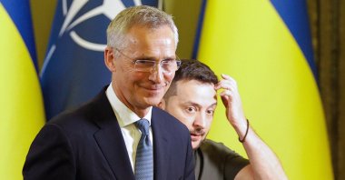 Ukrainian President Volodymyr Zelenskyy (R) and NATO Secretary General Jens Stoltenberg attend a joint press conference following their meeting in Kyiv, Ukraine, Sept. 28, 2023. (EPA Photo)