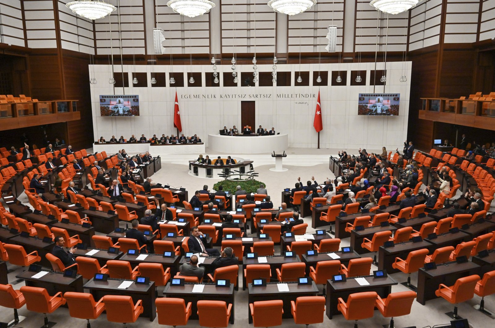 Turkish lawmakers vote in favor of Finland&#039;s bid to join NATO at Parliament in Ankara, Türkiye, March 30, 2023. (AP Photo)