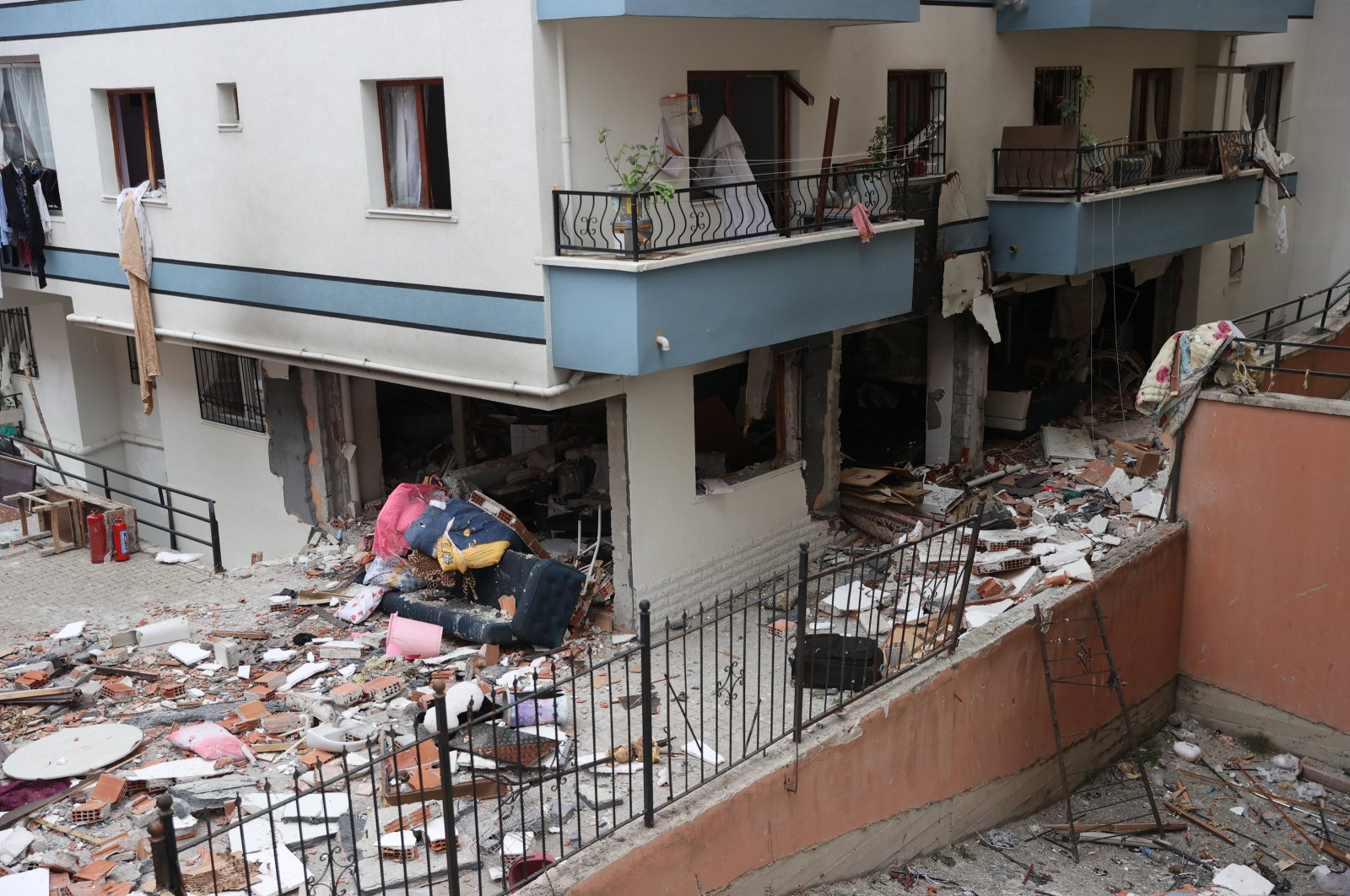 A natural gas explosion occurred in a six-story apartment building in Mamak district, Ankara, Türkiye, Sept. 29, 2023. (AA Photo)