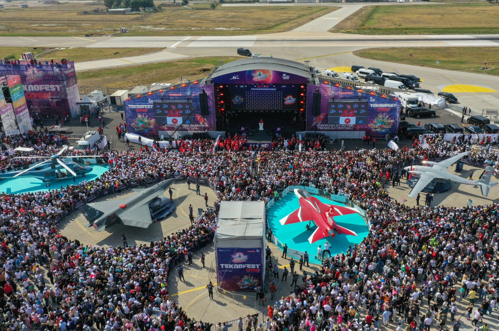 A crowd is seen as President Recep Tayyip Erdoğan delivers a speech at Teknofest, Türkiye&#039;s largest aviation and technology festival, in Izmir, western Türkiye, Sept. 29, 2023. (AA Photo)