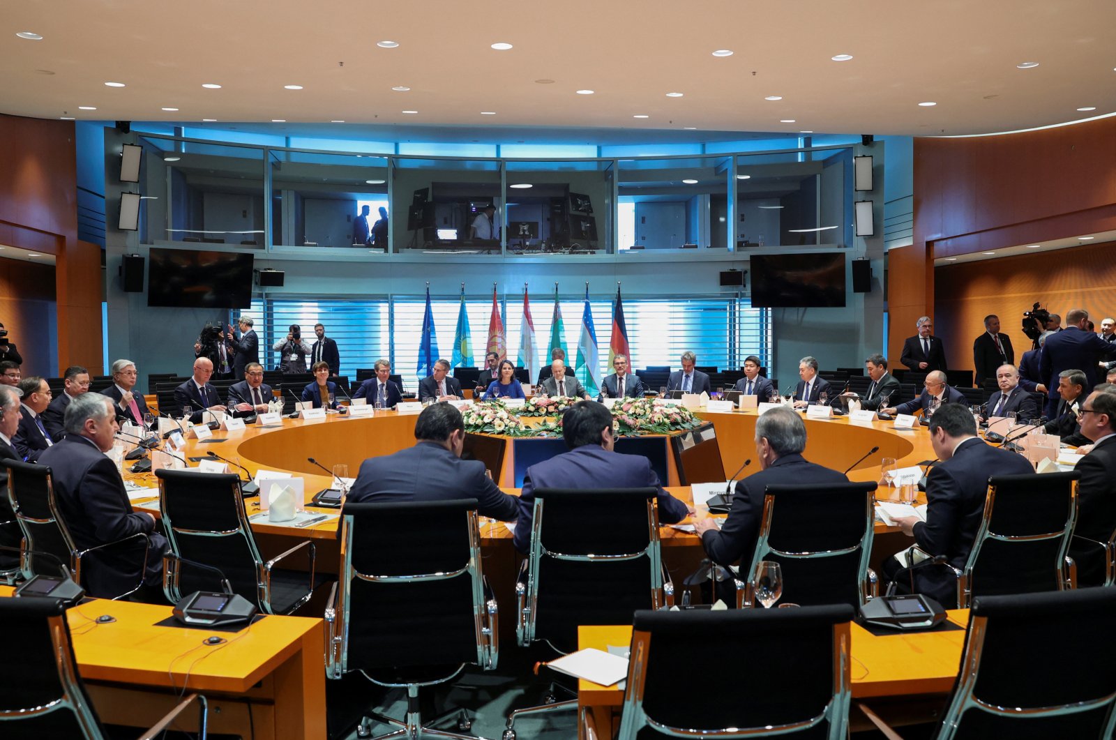 German Chancellor Olaf Scholz, German Foreign Minister Annalena Baerbock, Kazakhstan&#039;s President Kassym-Jomart Tokayev, Kyrgyzstan&#039;s President Sadyr Zhaparov, Tajikistan&#039;s President Emomali Rahmon, Turkmenistan&#039;s Chairman of the People&#039;s Council and former President Gurbanguly Berdimuhamedow and Uzbekistan&#039;s President Shavkat Mirziyoyev attend a meeting at the chancellery in Berlin, Germany, Sept. 29, 2023. (Reuters Photo)