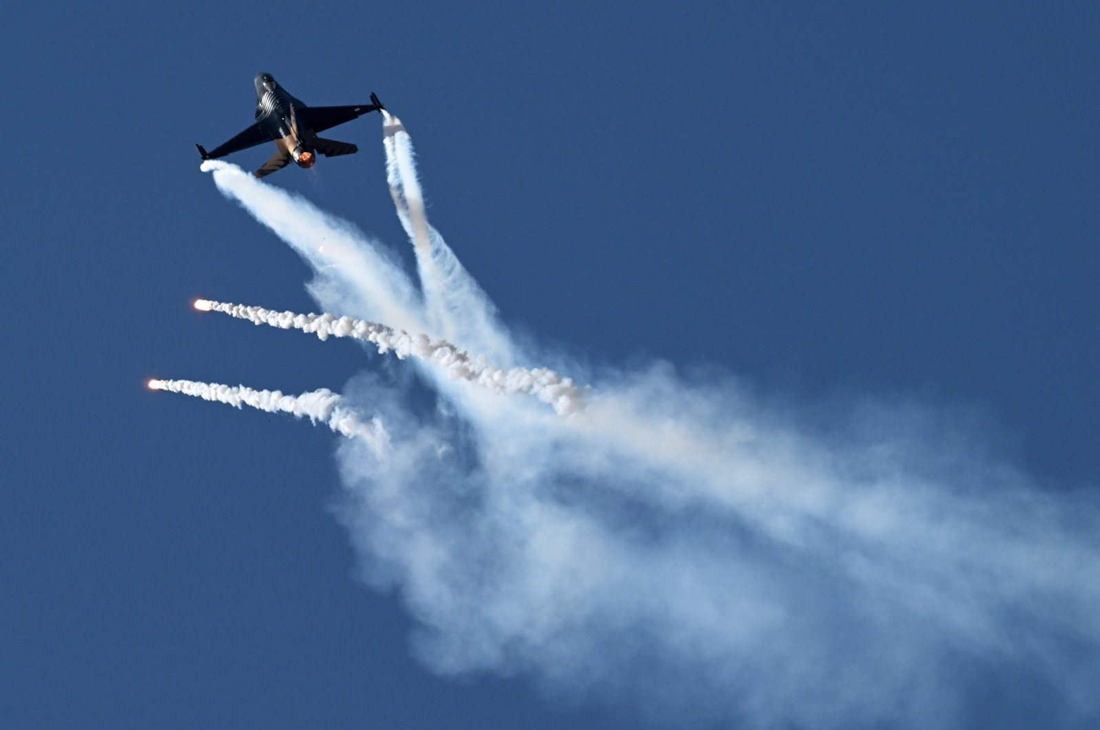 Türkiye’s national aerobatics team captivates Teknofest visitors