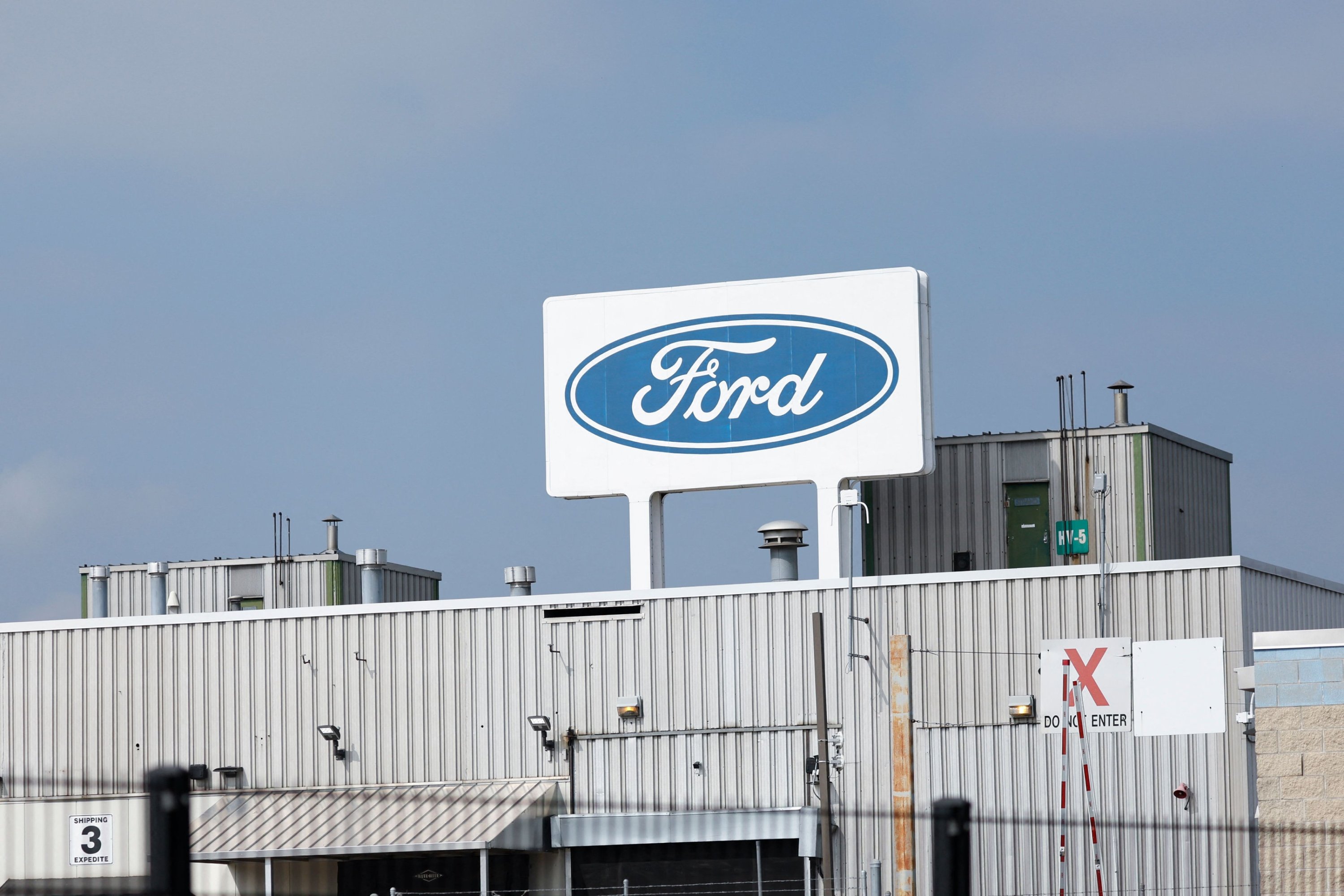 US Expands Probe Into 709,000 Ford SUVs, Trucks Over Engine Failures ...