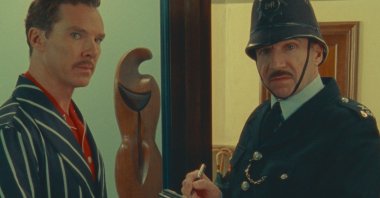 Benedict Cumberbatch stars as Henry Sugar and Ralph Fiennes as the policeman in &quot;The Wonderful Story of Henry Sugar.&quot; (dpa Photo)