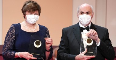 Japan Prize 2022 Laureates Hungarian-American biochemist Katalin Kariko (L) and American physician-scientist Drew Weissman pose with their trophy during the Japan Prize presentation ceremony in Tokyo on April 13, 2022. (AFP Photo)