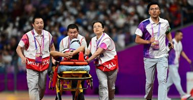 An official leaves the track and field on a stretcher after his leg was injured by a stray hammer during the men's hammer throw final athletics event during the 2022 Asian Games, Hangzhou, China, Sept. 30, 2023. (AFP Photo)