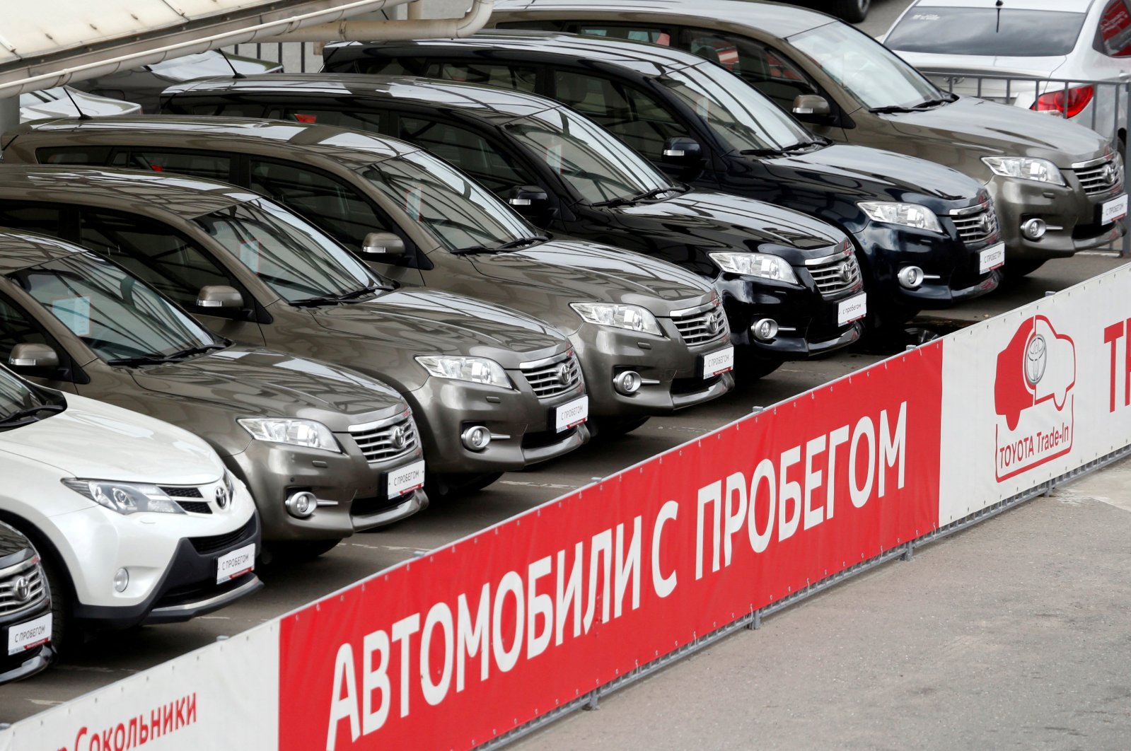 Second hand Toyota cars are seen on sale at a dealer shop in Moscow, Russia, July 8, 2016. (Reuters Photo)