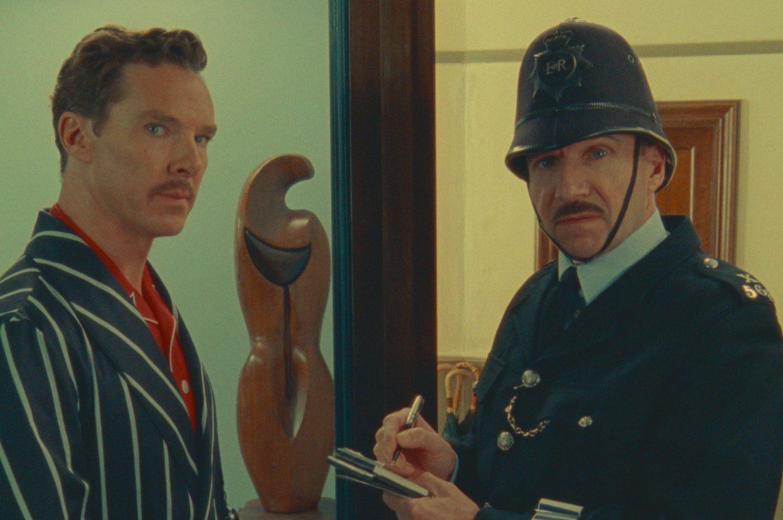 Benedict Cumberbatch stars as Henry Sugar and Ralph Fiennes as the policeman in &quot;The Wonderful Story of Henry Sugar.&quot; (dpa Photo)