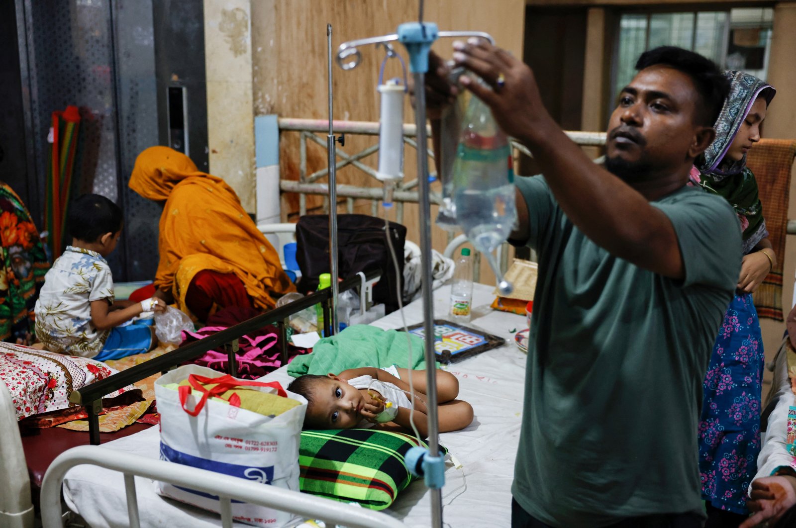 Dengue-infected people receive treatment at a hospital in Dhaka, Bangladesh, Sept. 5, 2023. (Reuters Photo)