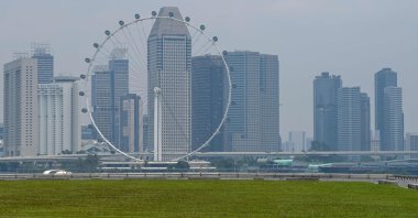 The city skyline is seen shrouded with haze in Singapore on Sept. 29, 2023. (Photo by Roslan Rahman / AFP)