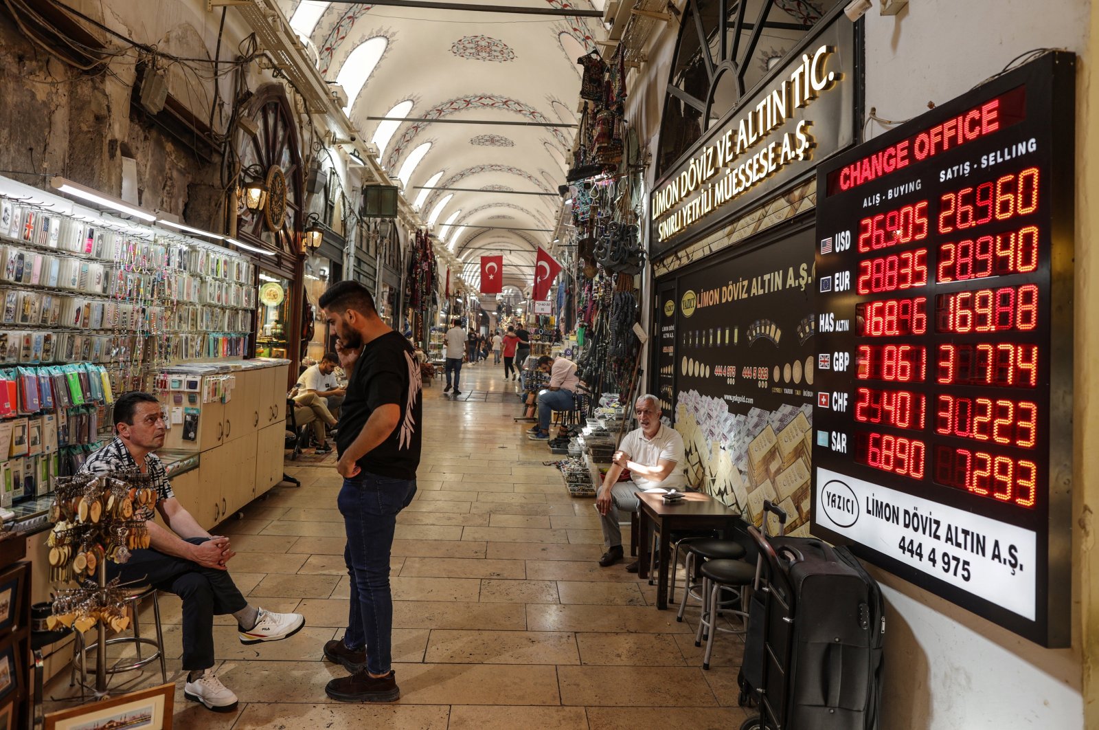 Shop owners wait for customers at the Grand Bazaar, in Istanbul, Türkiye, Sept. 14, 2023. (EPA Photo)