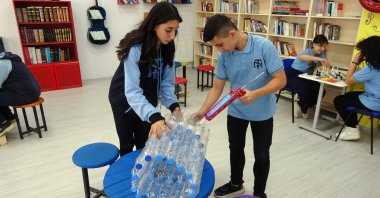 Students make garbage bin from plastic bottles in Yozgat Nida Tüfekçi Fine Arts High School, Yozgat, Türkiye, Oct. 5, 2023. (IHA Photo)