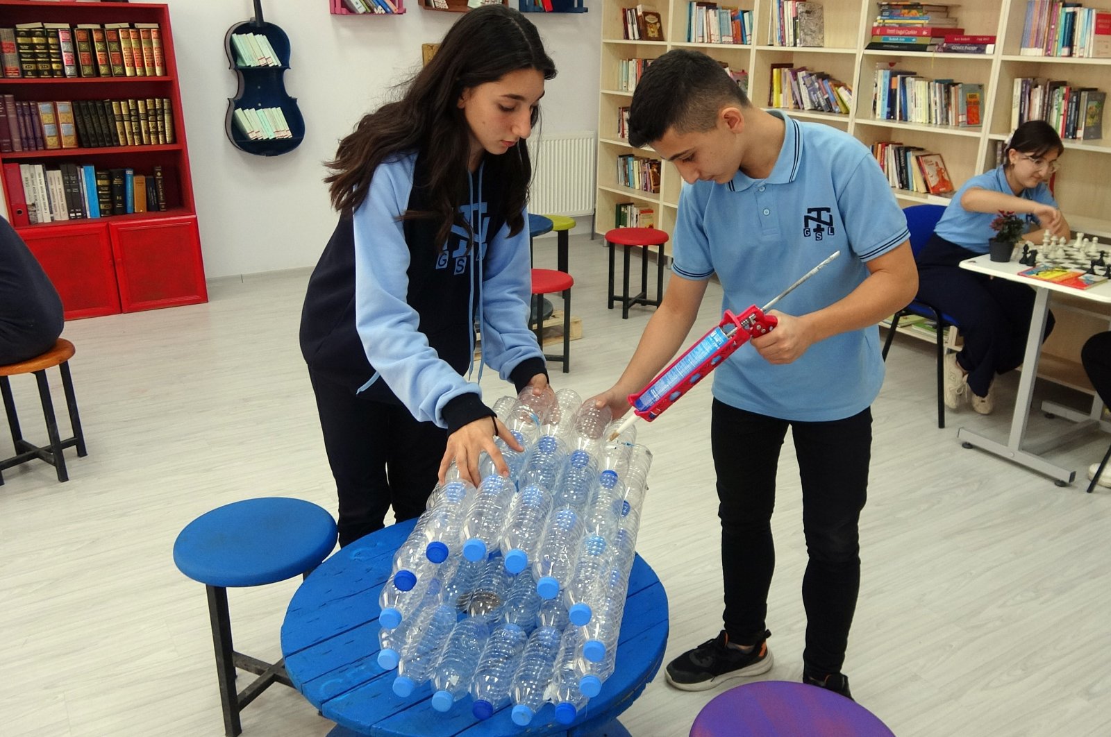 Students make garbage bin from plastic bottles in Yozgat Nida Tüfekçi Fine Arts High School, Yozgat, Türkiye, Oct. 5, 2023. (IHA Photo)