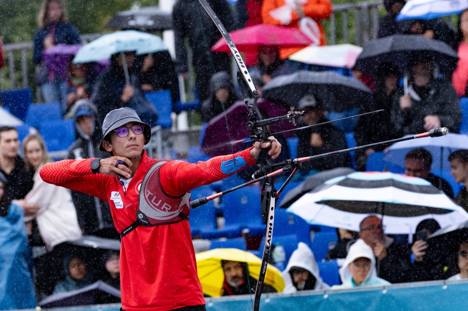 Türkiye&#039;s Mete Gazoz competes during the men&#039;s recurve finals at the 2023 Hyundai World Archery Championships, Berlin, Germany, Aug. 6, 2023.  (Getty Images Photo)