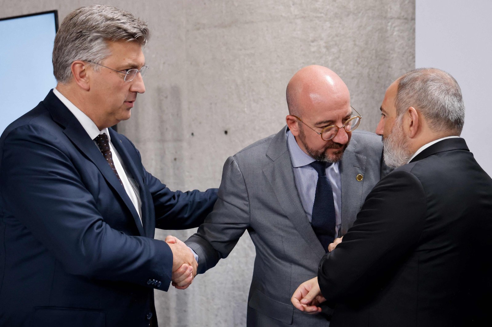 Armenian PM Nikol Pashinyan (R) greeted by European Council President Charles Michel (C) as he arrives for the meeting skipped by Azerbaijan, in Granada, Spain, October 5, 2023. (AFP Photo) 
