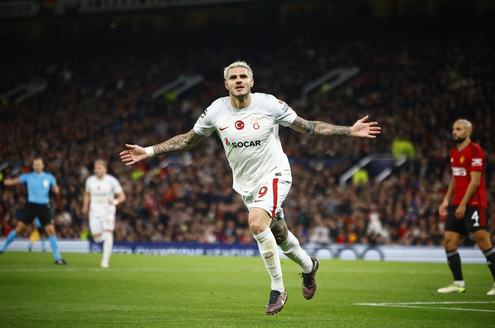 Galatasaray&#039;s Mauro Icardi celebrates after scoring his team&#039;s third goal during the UEFA Champions League match against Manchester United at Old Trafford, Manchester, U.K., Oct. 3, 2023. (Getty Images Photo)