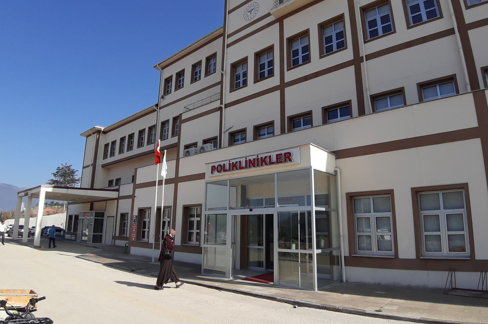 The exterior of a dialysis center in a state-run hospital, Bolu, northern Türkiye, Oct. 6, 2023. (IHA Photo)
