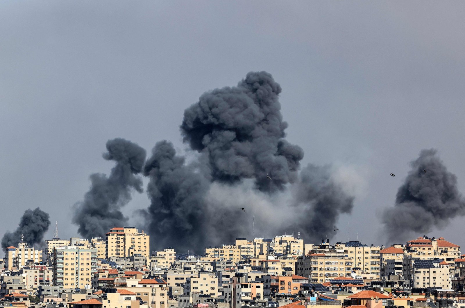 Smoke rises during Israeli air strike on Gaza City, Palestine, Oct. 7, 2023. (AFP Photo)
