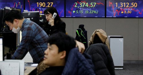Currency dealers work in front of electronic boards showing the Korean Composite Stock Price Index (KOSPI) and the exchange rate between the U.S. dollar and South Korean won at a dealing room of a bank, Seoul, South Korea, March 16, 2023. (Reuters Photo)