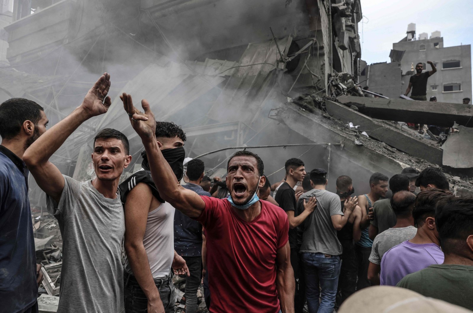 Palestinians search for survivors after an Israeli airstrike on buildings in the refugee camp of Jabalia, the Gaza Strip, Palestine, Oct. 9, 2023. (AFP Photo)