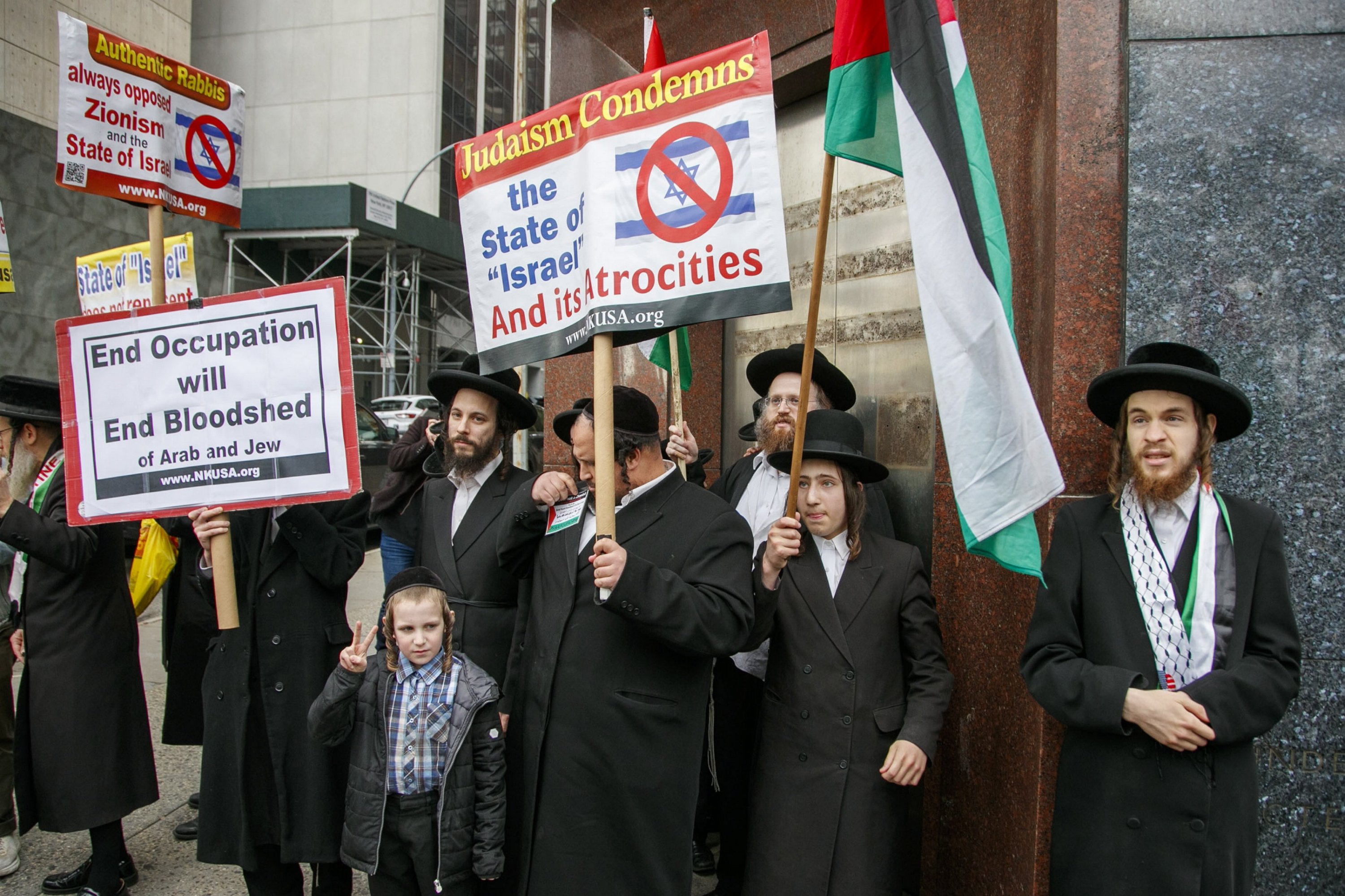 Hassidic Jews join a rally in support of Palestine during a protest in response to the conflict between Hamas and Israel in New York, Oct. 9, 2023. (EPA Photo)