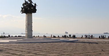 The effects of the drought are seen in Izmir's Gündoğdu Square, western Türkiye, Jan. 24, 2023. (DHA Photo)