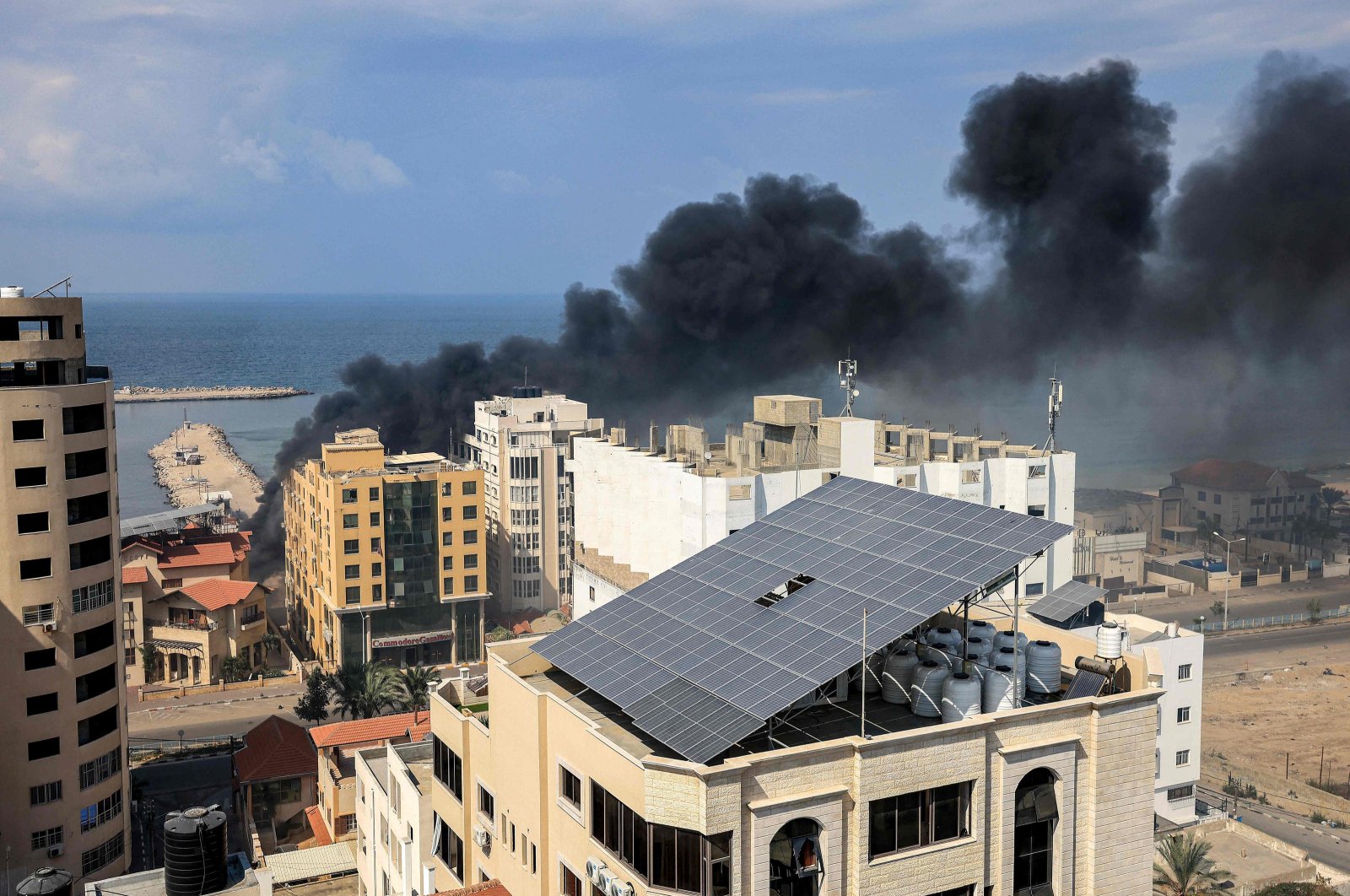 Smoke plumes billow following Israeli bombardment by the Gaza City seaport, Palestine, on Oct. 11, 2023. (AFP Photo)