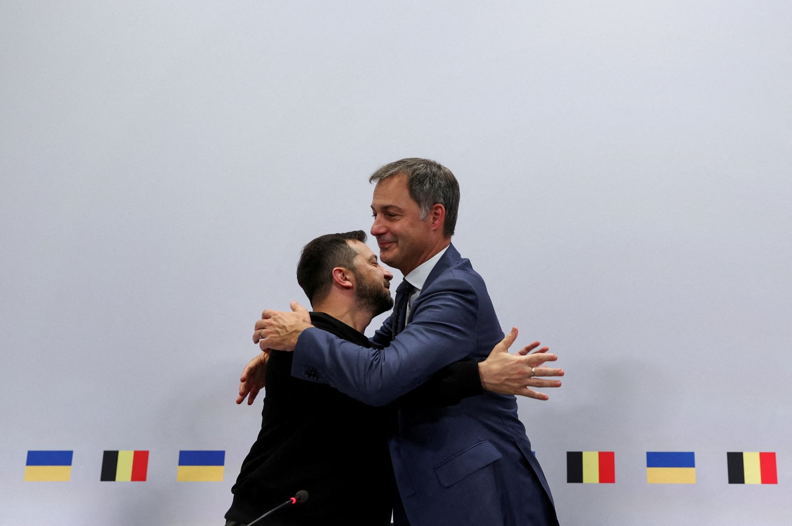 Ukraine&#039;s President Volodymyr Zelenskyy and Belgium&#039;s PM Alexander De Croo hug at the end of a press conference, in Brussels, Belgium, Oct. 11, 2023. (Reuters Photo)