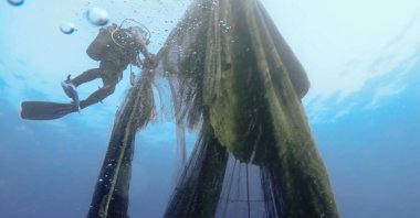 An undated photo of scuba diver extracting an old fishing net from the Marmara Sea, Istanbul, Türkiye. (DHA Photo)