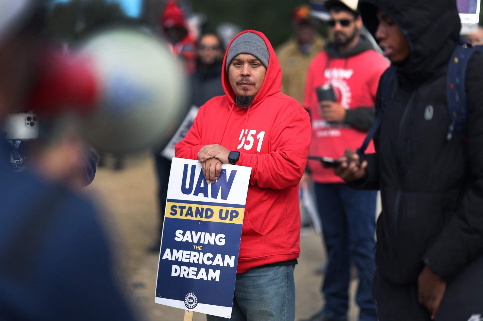 Workers picket outside of the Ford Assembly plant as the UAW strike against the Big Three U.S. automakers continues, in Chicago, Illinois, United States, Oct. 10, 2023. ( AFP Photo)