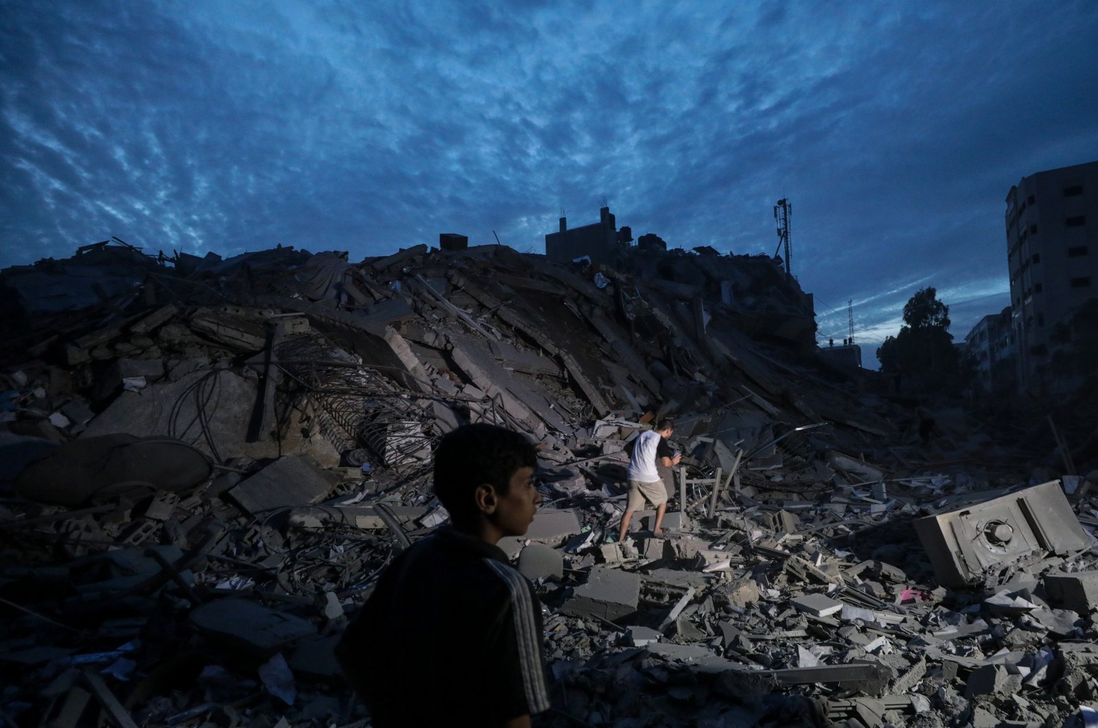 Palestinians inspect the destroyed surroundings of the Palestine Tower after Israeli warplanes targeted it in Gaza City, Palestine, Oct. 7, 2023. (EPA Photo)