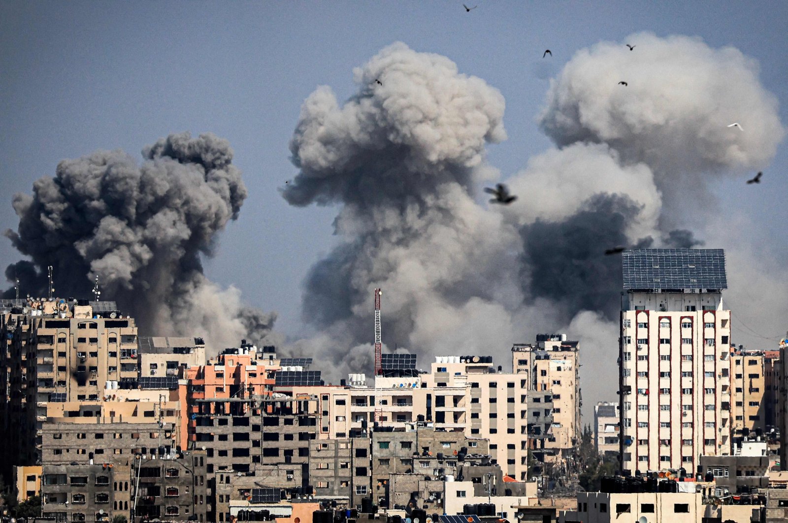 Smoke plumes billow during Israeli airstrikes in Gaza City, Palestine, Oct. 12, 2023. (AFP Photo)