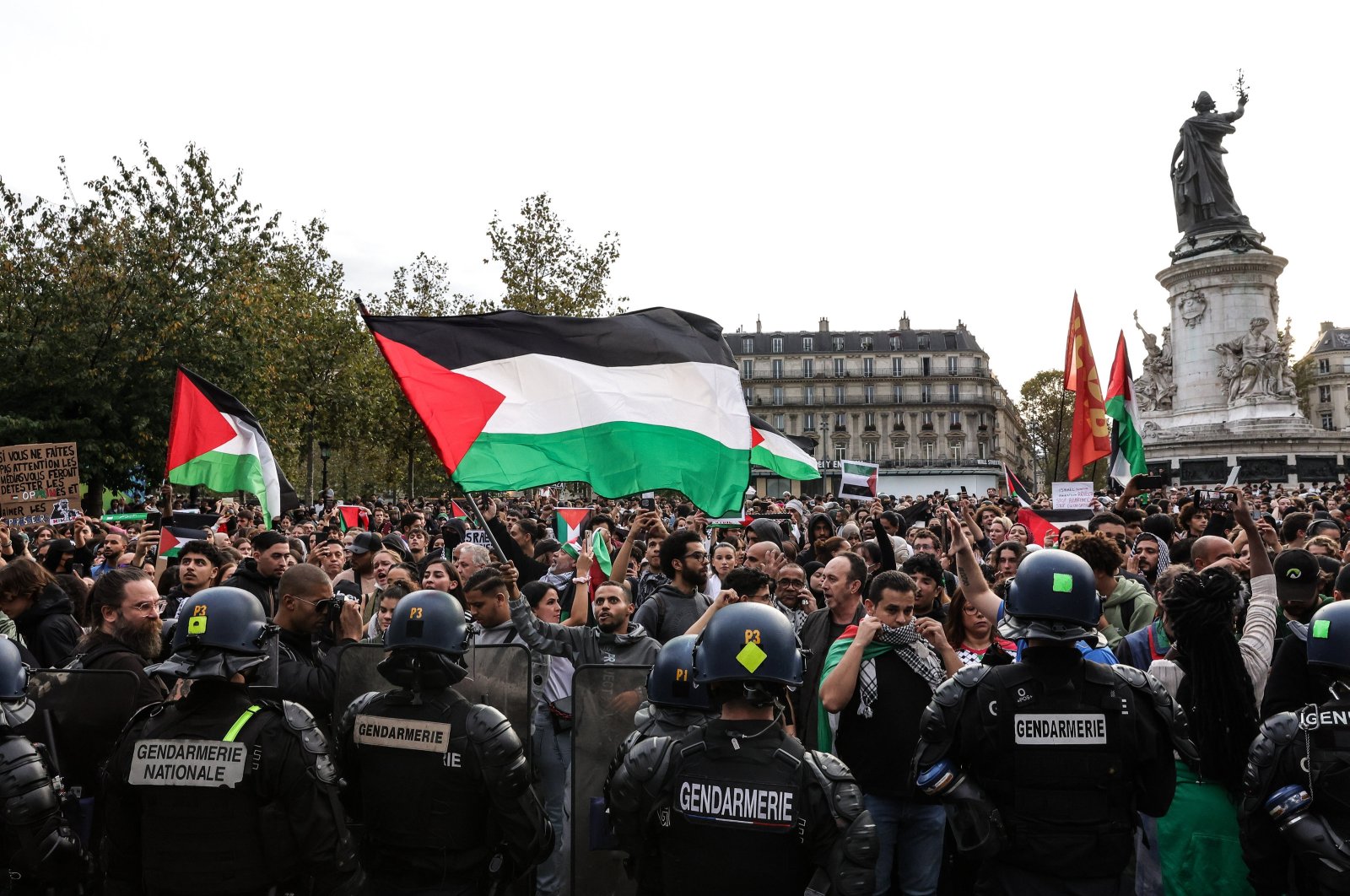  Riot forces surround people at a banned demonstration in support of the Palestinian people on Republic Square in Paris, France, Oct. 11, 2023. (EPA Photo)