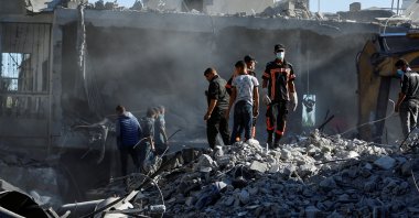 Palestinians search for casualties under the rubble in the aftermath of Israeli strikes amid the ongoing conflict between Israel and Palestine, Khan Younis, Gaza Strip, Palestine, Oct. 13, 2023. (Reuters Photo)