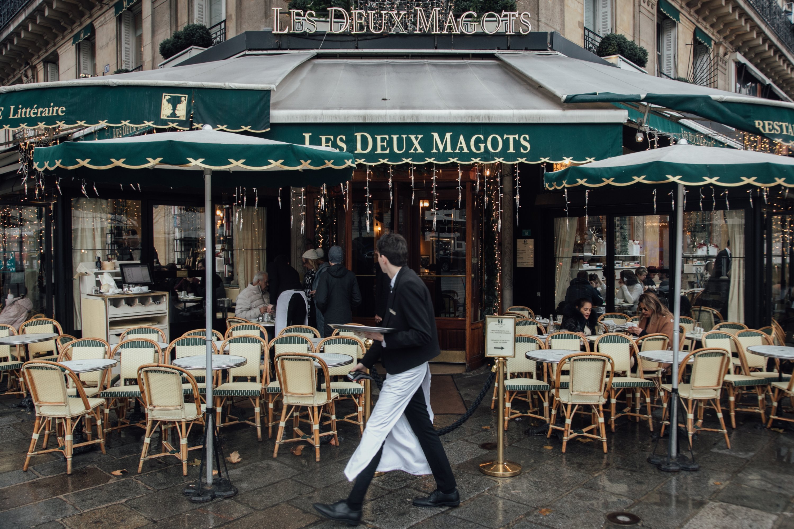 Paris, France. 15th Jan, 2023. People stop on a sunny day to take