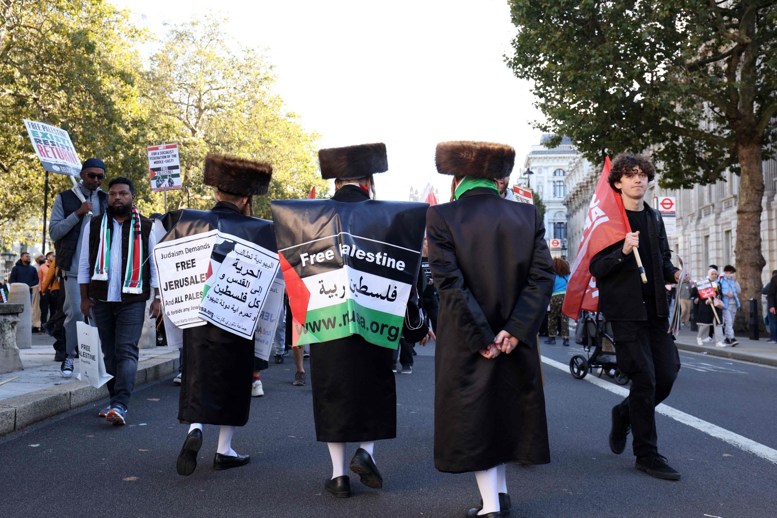 Protesters from the Orthodox Jews Against Zionism movement attend a 'March For Palestine,' in London, U.K., Oct. 14, 2023. (AFP Photo)