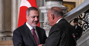 Foreign Minister Hakan Fidan (L) and Egypt&#039;s Foreign Minister Sameh Shoukry shake hands after a joint news conference in Cairo, Egypt, Oct. 14, 2023. (AFP Photo)