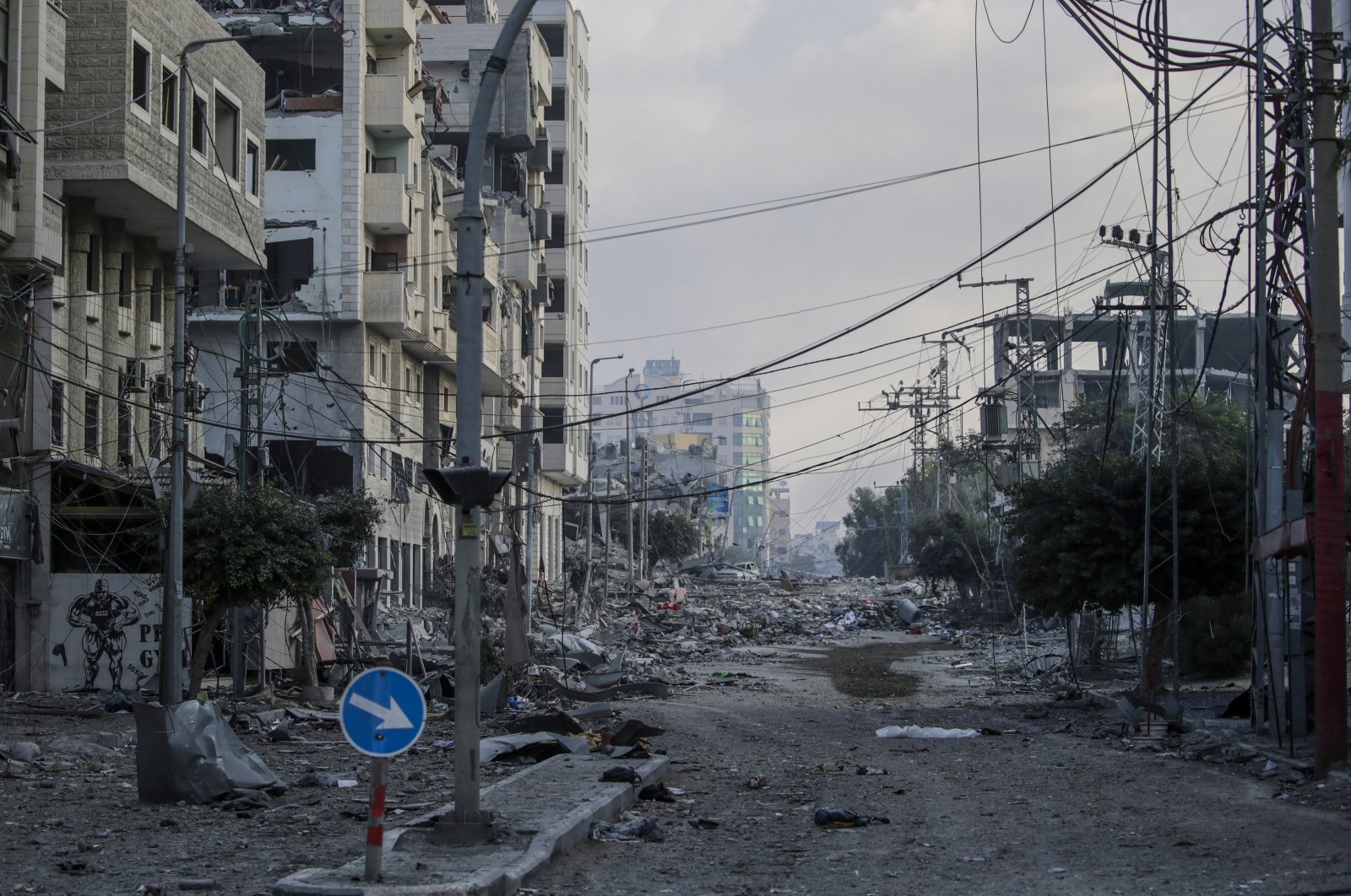 A deserted area with heavily damaged and destroyed buildings after residents of Gaza City began evacuating following an Israeli warning of increased military operations in the Gaza Strip, Palestine, Oct. 14, 2023. (EPA Photo)