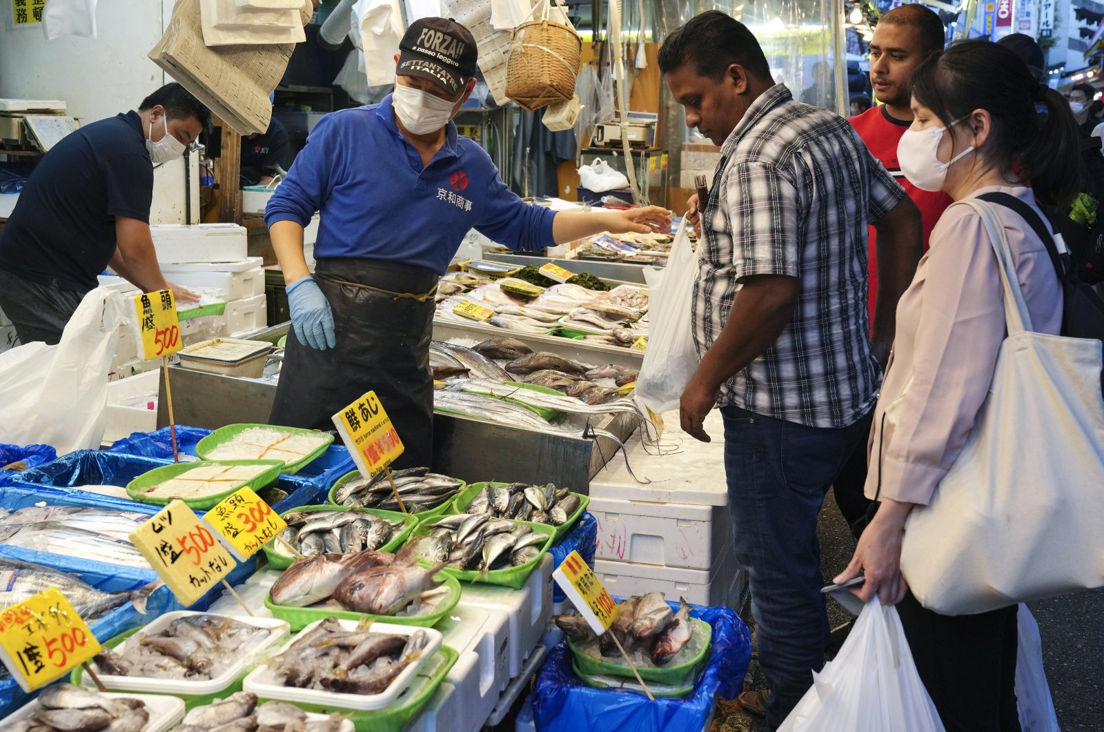 Shoppers examine seafood at a fish store in Tokyo, Japan, Sept. 25, 2023. China imposed a ban on the import of Japanese seafood on Aug. 24, 2023, just after Japan started releasing treated water from Tokyo Electric Power Company&#039;s tsunami-crippled Fukushima Daiichi nuclear power plant. (EPA Photo)