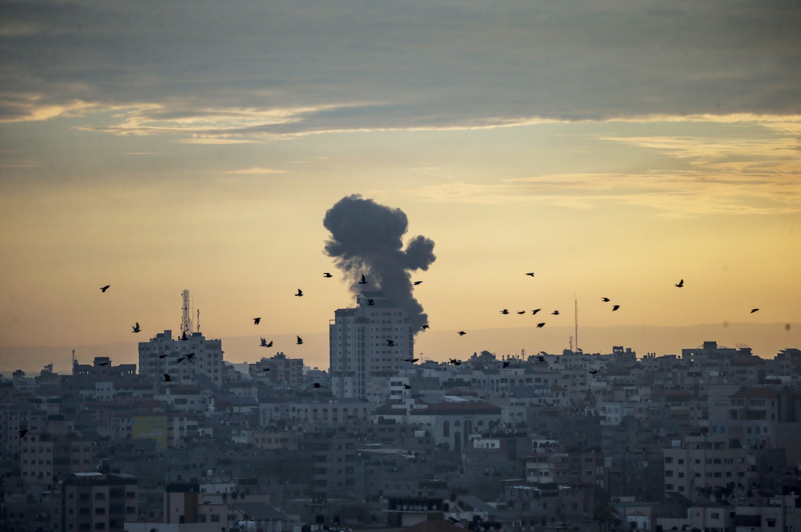 Smoke rises after Israeli airstrikes on the northern Gaza Strip, Palestine, Oct. 17, 2023. (EPA Photo)