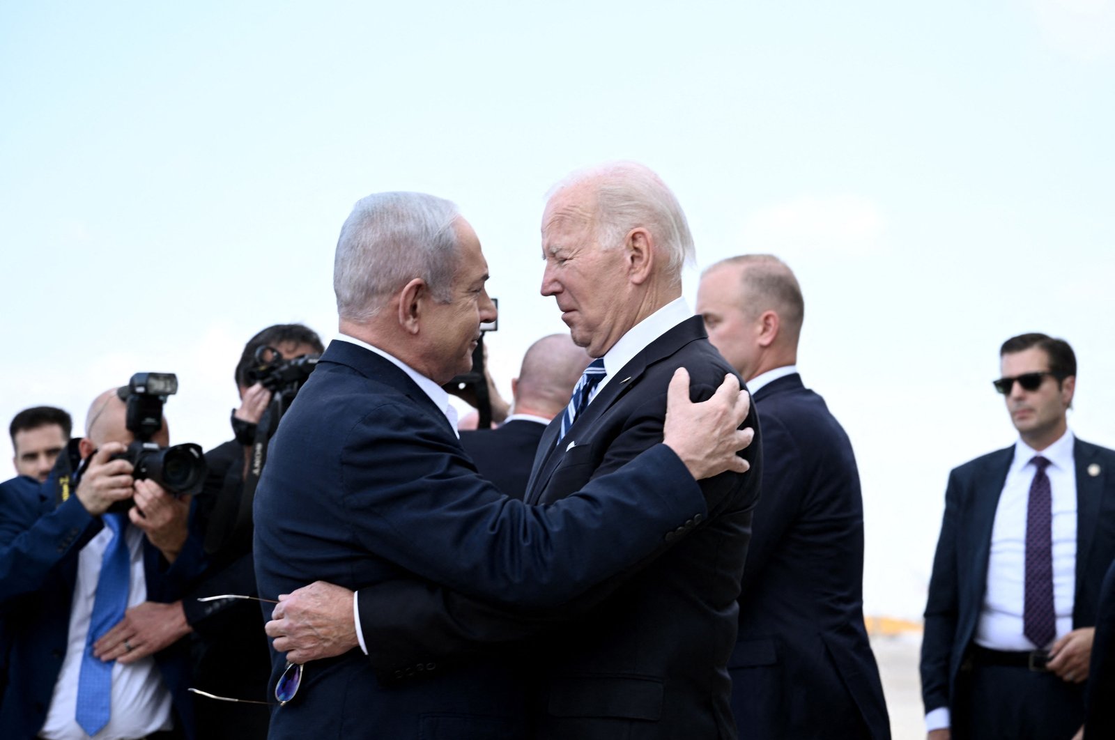 Israel Prime Minister Benjamin Netanyahu (L) greets U.S. President Joe Biden at Tel Aviv&#039;s Ben Gurion airport, Israel, Oct. 18, 2023. (AFP Photo)